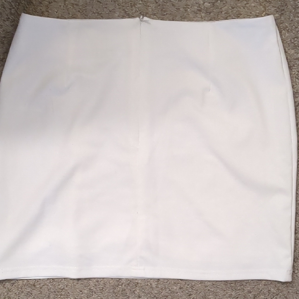 Amazon White Pencil Mini Skirt with Slit - Picture 3 of 6